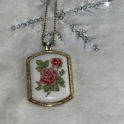 Collar Vintage Avon Tono Oro con Esmalte Flor Rosa Junio en Caja Original Foto 1 de 4