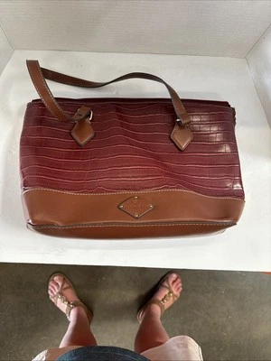 Bolso de Mano St. John's Bay Westbrooke Marrón y Rojo Top Cremallera Cuero Sintético Foto 1 de 4