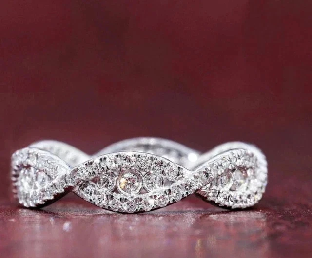 Anillo de boda redondo de eternidad de moissanita creado en laboratorio de 2 quilates de plata de ley 925 blanca Foto 1 de 4