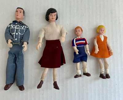 Vintage 1970’s Sears Brown Family Poseable Dollhouse Dolls Dad, Mom, Boy, Girl - Image 1 of 4