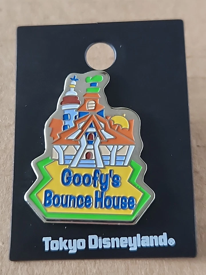 2001 Tokyo Disneyland Goofy's Bounce House Attraction Series Pin, Pinpics 5312 - Изображение 1 из 1