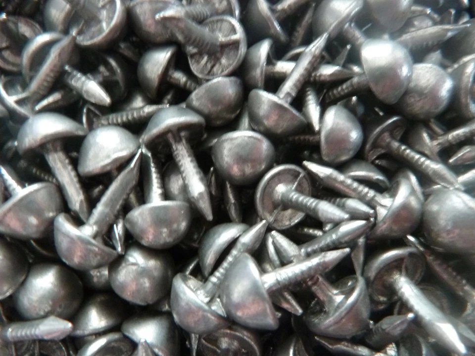 Lot 100 clous tapissier anciens  - Photo 1/1