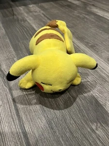 Pokemon Pikachu Plüschtier schlafend liegend Kuscheltier Spielzeug 8 Zoll 2016 süß TOMY - Bild 1 von 11