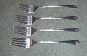 4 ~ EXQUISITE ~ SALAD FORKS ~ Wm Rogers ~ Silverplate - Picture 1 of 3