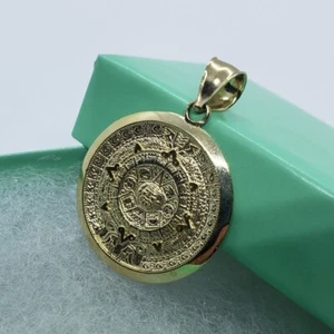 Colgante con dije de calendario solar maya azteca de oro amarillo macizo de 10 quilates 3 tamaños - Imagen 1 de 7