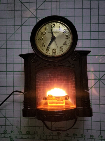 VINTAGE MASTERCRAFT MODEL 272 LIGHTED MOTION FIREPLACE ELECTRIC MANTLE CLOCK Cover