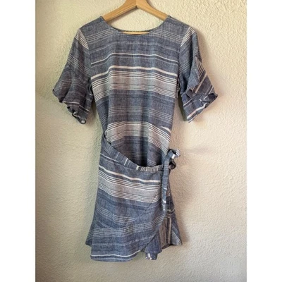 Vestido EXPRESS a Rayas Mezcla de Lino Imitación Envolvente Volantes Dobladillo Manga Acampanada Azul Blanco Foto 1 de 4