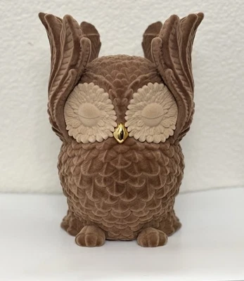 Candelabro de 3 mechas con pedestal de búho de terciopelo Bath & Body Works Foto 1 de 4