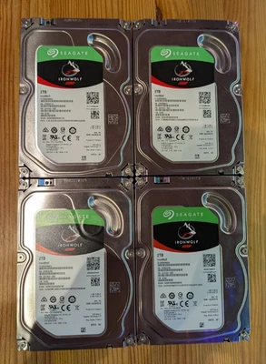 4x Seagate IronWolf 2TB,Intern,5900RPM,8,89 cm 3,5 Zoll ST2000VN004 Festplatte - Bild 1 von 4