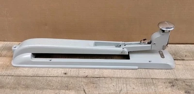 Grapadora de alta resistencia de largo alcance Swingline nº 13-16 Foto 1 de 4