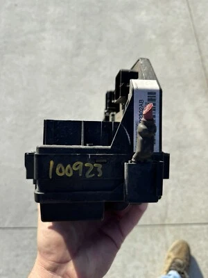 Dodge Grand Caravan TIPM 2008-2009 potencia totalmente integrada 04692302AB fabricante original Foto 1 de 4