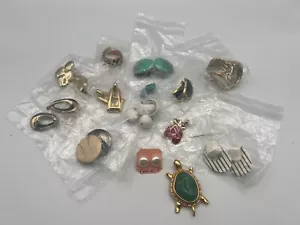 Vintage Jewelry Lot: 13 Retro Earrings & Brooch - Unique & Stylish! - Picture 1 of 4