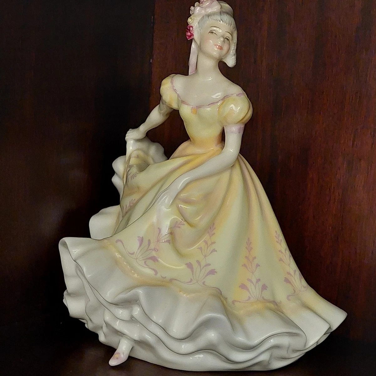   ロイヤルドルトンNinette ロイヤルドルトンNinette Vintage Royal Doulton Ninette - Etsy