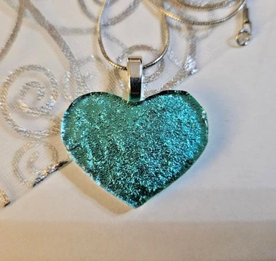 Collar/plateado de vidrio dicroico corazón aguamarina fundido hecho a mano Foto 1 de 3