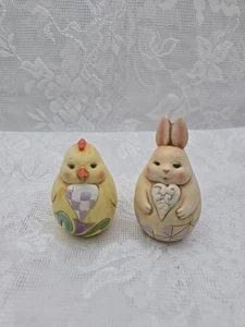 2 huevos de conejito de Pascua y pollo Jim Shore Heartwood Creek - Imagen 1 de 9