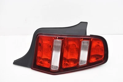 Ford Mustang GT 2011 luz trasera derecha pasajero conjunto de lámpara OEM KW56 Foto 1 de 4