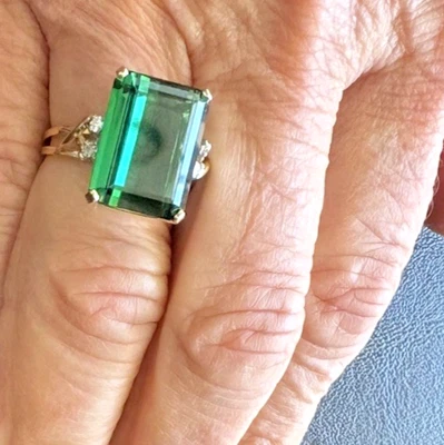 Green Tourmaline Diamond Ring - 14K Yellow Gold - Beautiful ! Size 7  - Image 1 of 4