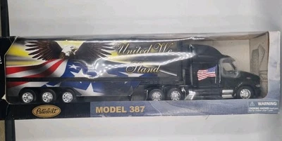 New Ray 1:32 LONGHAULER COLLECTION Model Truck: Peterbilt 387 - Image 1 of 4