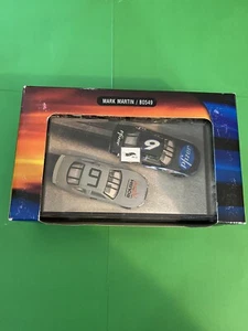 #6 Mark Martin, NASCAR, 2002 Hot Wheels Racing, B0549, Wrenchin' & Racin, nuevo en caja - Imagen 1 de 6