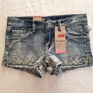GIRLS SIZE 12 -- LEVI'S SHORTY SHORT, EMBROIDERED, STRETCH DENIM CLOTHING NEW - Picture 1 of 4