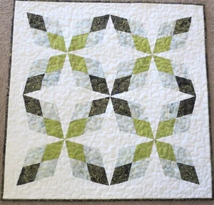 Handmade Quilted Table Topper ~ 27 1/2" square ~ Green,Black - Picture 1 of 7