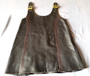MINI-ROBE TUNIQUE en cuir fille T.10/11a VINTAGE 70 Leather girl dress sz 10/11y - Imagen 1 de 10