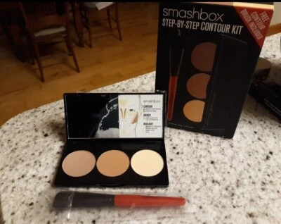 Smashbox Step-By-Step Contour Kit with Contour Brush LIGHT/MEDIUM BNIB AUTHENTIC - Image 1 of 4
