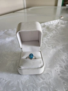 10k white gold, blue topaz ring. Size 7.5 - Picture 1 of 4