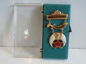 Pin Shriner's Club President ~ Trípoli 75 AÑOS PIN  - Imagen 1 de 2