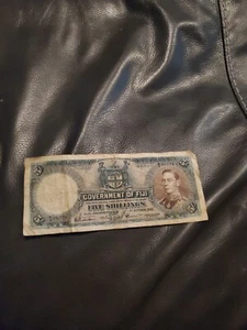 FIJI ISLANDS 5 SHILLINGS P37 1940 KING GEORGE VI BOAT SCARCE MONEY BANK NOTE - Picture 1 of 2