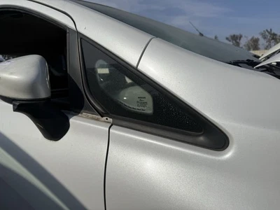 14-19 Nissan Versa Note vidro de ventilação frontal direito do passageiro fabricante de equipamento original - Imagem 1 de 4