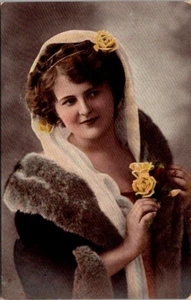 AK Hübsche Dame Portrait - Bild 1 von 2