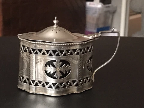 UNIQUE Shaped Silver Mustard Pot & Blue Liner Glass Hallmarked Chester 1923 Cover