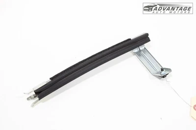 Nissan Sentra 2020-2024 puerta delantera izquierda ventana trasera guía inferior OEM Foto 1 de 4