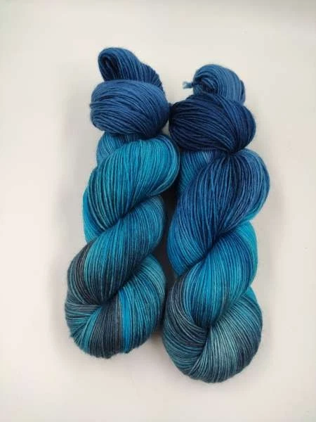 handgefärbte Einöder Sockenwolle 100 g - BLAUTÜRKISES GRAU  190 - Bild 1 von 1