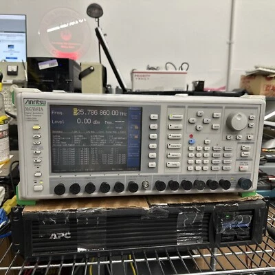 Generador de señal de modulación digital Anritsu MG3681A, 250 kHz a 3 GHz Foto 1 de 3