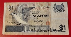 1970's SINGAPORE $1 Bank Note in VFC WITH PREFIX A12535926 - Picture 1 of 2
