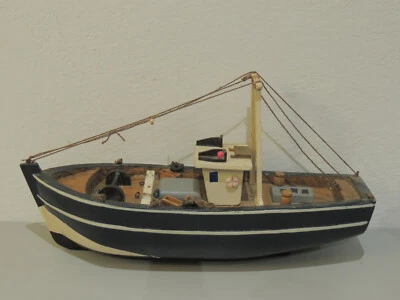 VECCHIA BARCA IN LEGNO  - Immagine 1 di 4