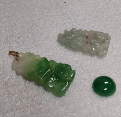 Set of 3 Nat. Jadeites: 1) 18k Gold Bail Carved Pendant 2) WHT 3) Cabochon Loose - Image 1 of 4