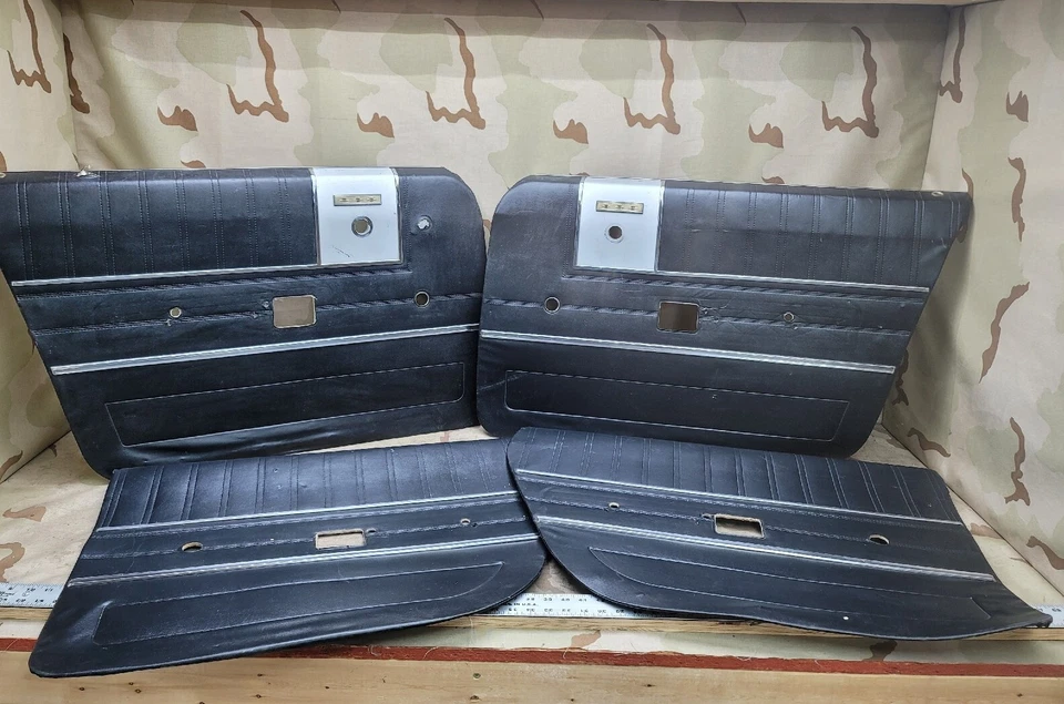 Chrysler Newport 1967 personalizado sedán de 4 puertas paneles interiores de puertas OEM Mopar Foto 1 de 4