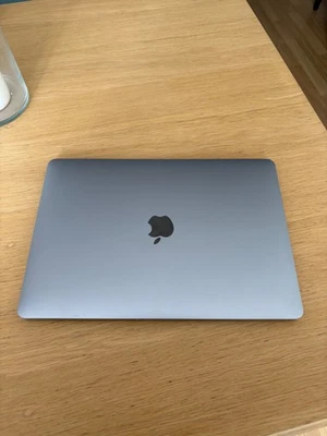 Apple MacBook Pro 13" (512 Go SSD, M1, 8 Go) Laptop - Gris sidéral -... - Photo 1/4