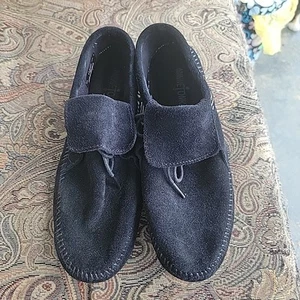 Women's 9.5 Minnetonka Moccasins Black Suede Leather Embroidered Trim Tred Sole - Picture 1 of 6