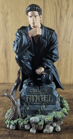 Angel 1999 Light Weight Statue 8” Buffy The Vampire Slayer Cover