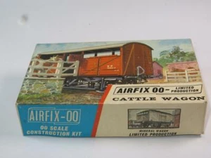 AIRFIX HO/OO MODEL RAILWAY KIT Cattle Wagon Unmade in Red Stripe Box - Picture 1 of 4