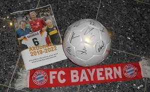 Bayern München Autogrammball ; Team Handsigniert CHARITY - Bild 1 von 8