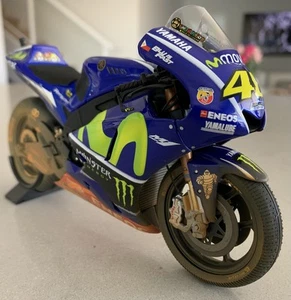 Minichamps Yamaha YZR-M1 Movistar Yamaha MotoGP Valentino Rossi MotoGP 2017 - Imagen 1 de 4