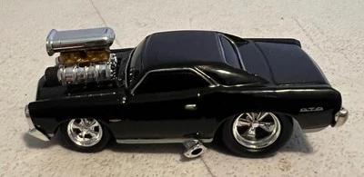 Funline Merchandise 2000 Muscle Machines Black ‘66 Pontiac GTO Diecast Car 1:64 - Image 1 of 4