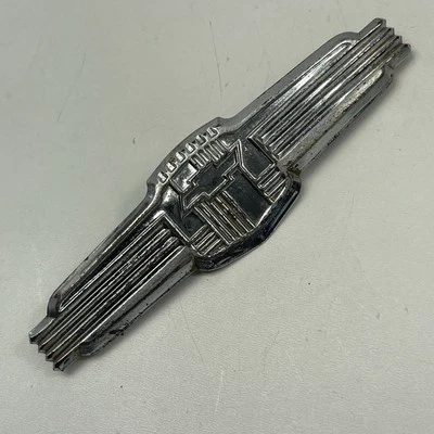 Chevrolet 1942 guía de accesorios emblema de luz antiniebla y1 Foto 1 de 4