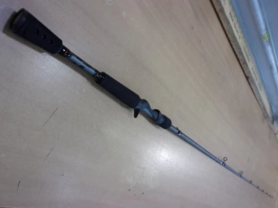 ABU GARCIA VENGEANCE CASTING ROD  6 foot 6 inch Medium power - Image 1 of 4