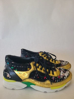 Zapatillas con cordones Chanel, cuero dorado y tweed multicolor, logotipo de metal CC, 37 Foto 1 de 4